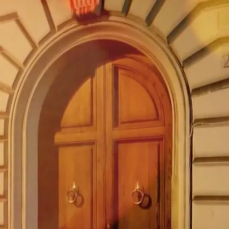 Bed & Breakfast Lost In